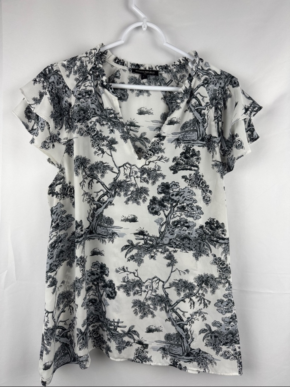 Banana Republic Factory Flutter Sleeve Pullover Blouse Toile de Jouy Size L